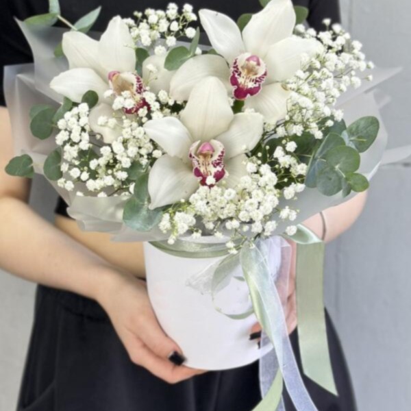 Букет цветов "Шляпная коробка Орхи"